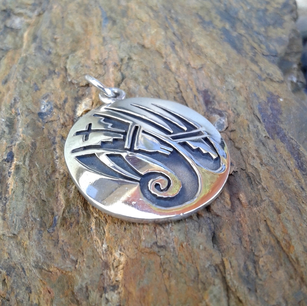 Sterling Silver Disc Cave Wall Art PENDANT - Picture 5 of 7